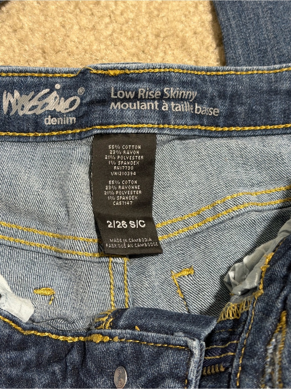 145 - Mossimo Supply Co. Women's Skinny Jeans in Mid Blue Wash - Picture 4 of 4